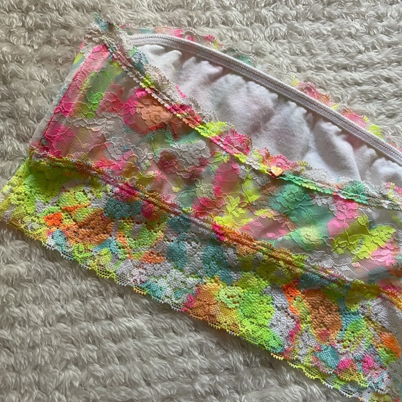 VICTORIA SECRET BRALETTE !! 💗💛💚 - Picture 2 of 4